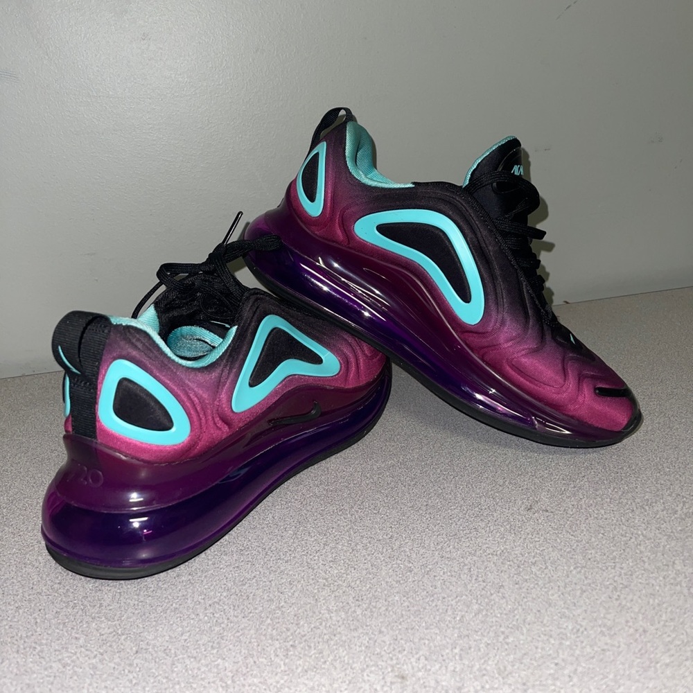 Nike Air Max 720 Hyper Violet Shoes Size 5Y AQ3196
